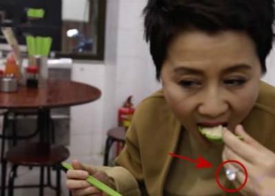 赌王@赌王四太真没白混：一颗钻石值7亿不算啥，108颗翡翠珠链价值更大