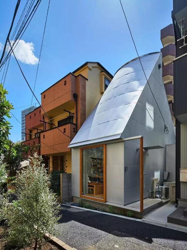 他用4年造18平“豪宅”送妻子，什么都有，网友：好羡慕