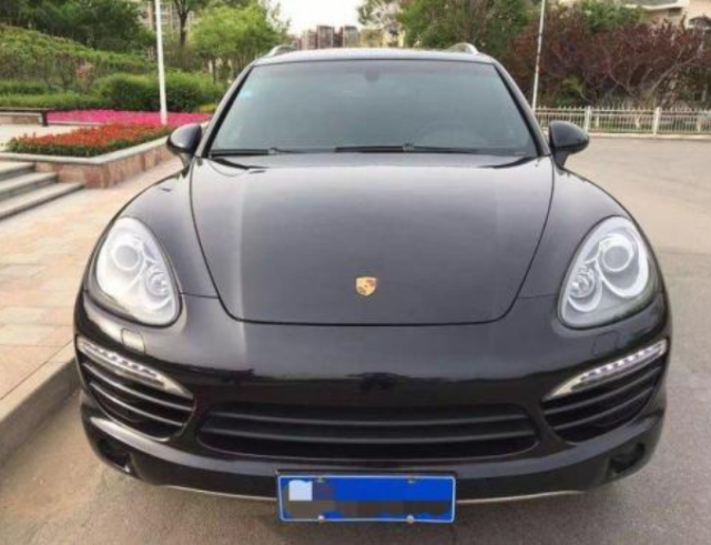 「保时捷卡宴」30万喜提手动挡保时捷卡宴，看到挡杆后，网友：第一次见