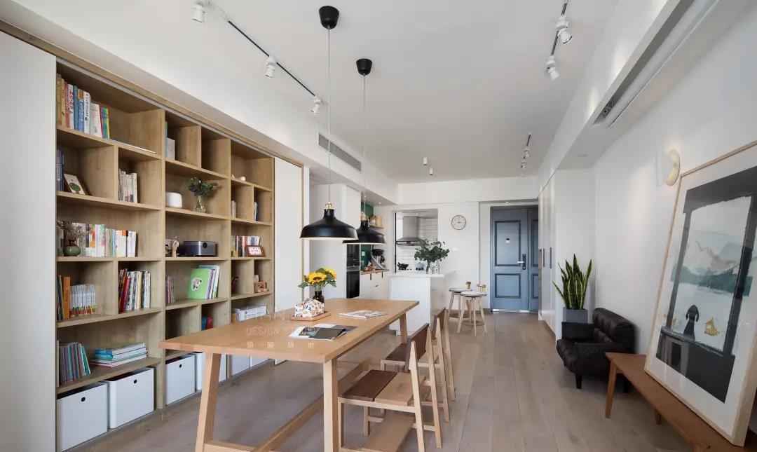 |他家97㎡的房子，舍弃客厅，不买餐桌，这么设计太有远见了！羡慕