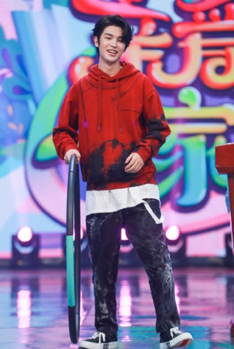 |黄明昊粉丝维权成功？新专辑金子涵合作曲已删除，结果让人如意！