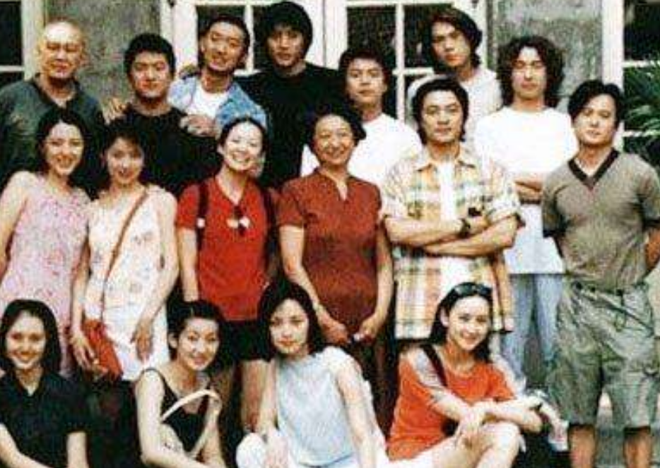 章子怡|章子怡大学旧照曝光，满脸黑痣难看，不如同班袁泉和梅婷