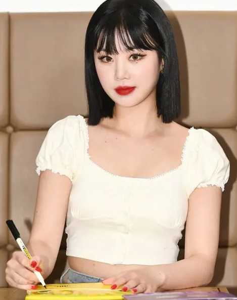 明星|女大十八变适用明星出道时一个样，成名后一个样，与整容无关？
