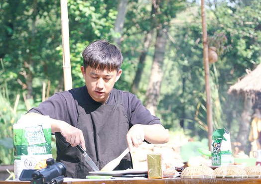 黄磊|《向往》黄磊做饭被曝造假后,张子枫试卷也露馅?网友:出乎意料