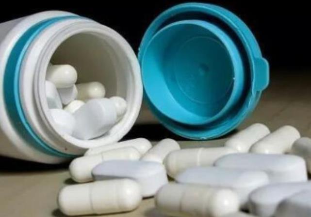 「牛排」30岁男子和43岁“女土豪”结婚，半年后查出肾衰竭，“凶手”是妻子