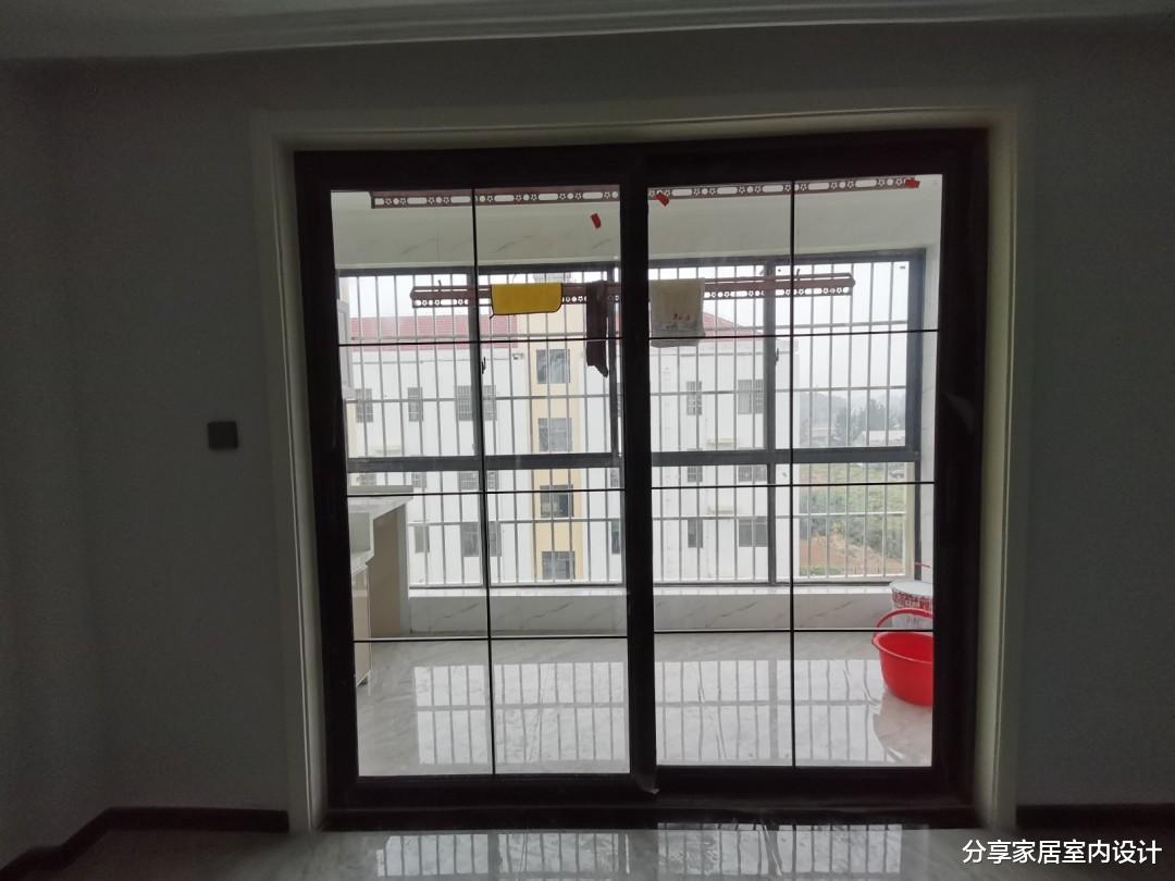 |新房省钱装修，自己设计，全屋铺瓷砖，电视墙不做一点造型！