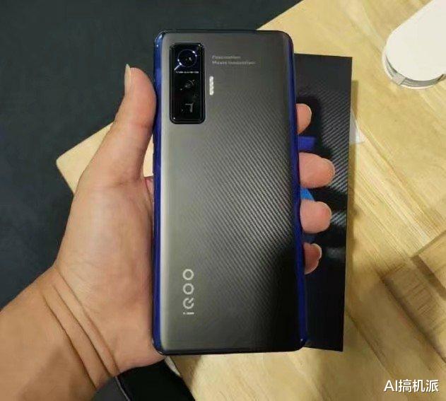 |IQOO 5真机亮相，双曲面+120Hz刷新率+碳纤维机身，很期待！
