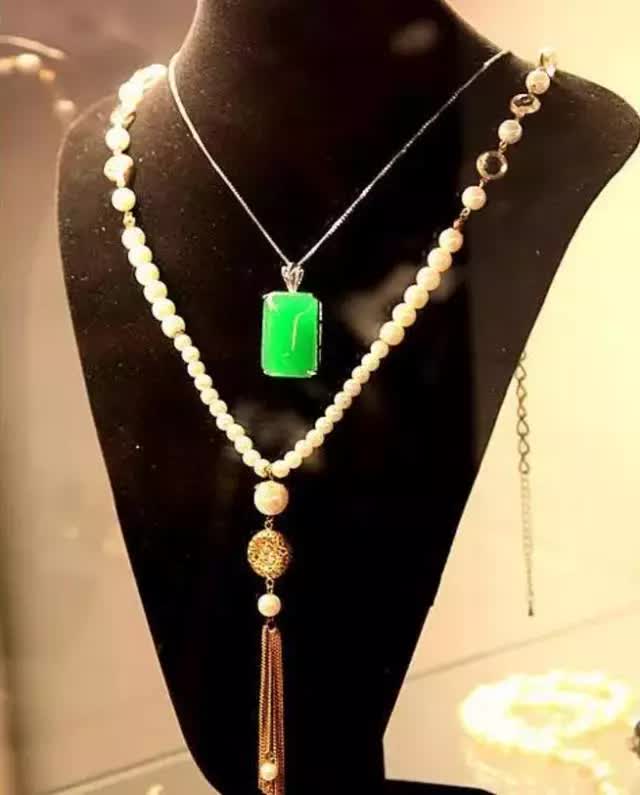 翡翠|出乎意料！歌神邓丽君生前竟收藏了这么多的翡翠珍宝