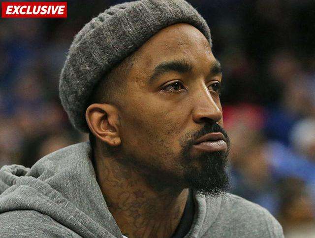 jr|JR投进后对着教练喊：别换我下场！我还能打，教练的决定让人伤心