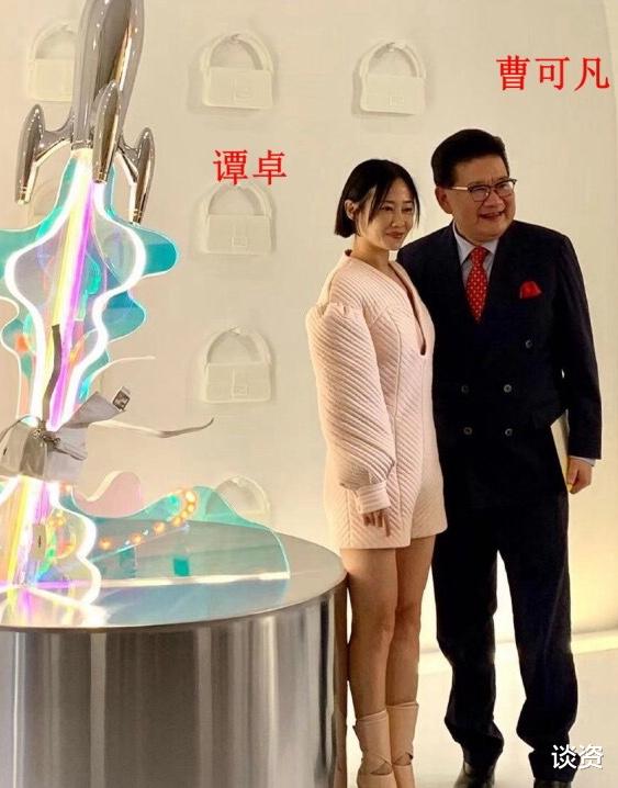 绝密使命|太壕了!王思聪逛艺术展像去超市买菜,直接订购村上隆作品就走