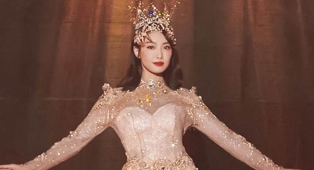 宋茜|宋茜金鹰奖撇嘴，是在针对赵丽颖吗？《向往的生活》早已给出结果