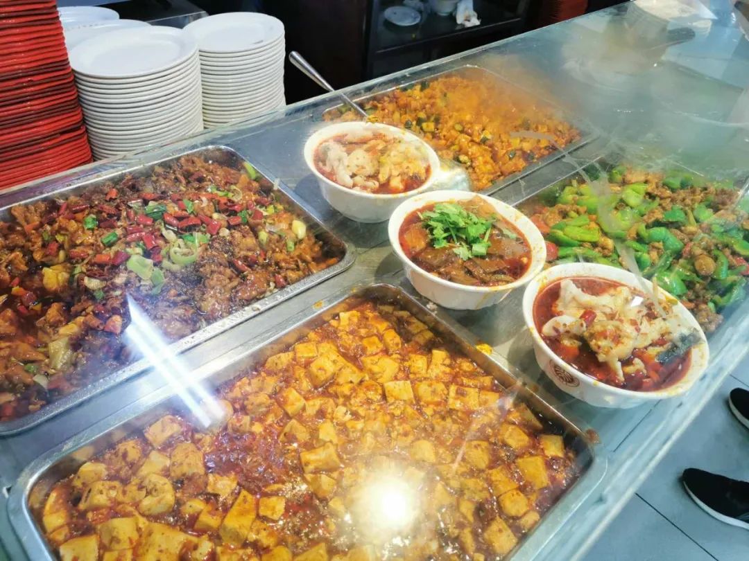 「」食堂阿姨打菜为什么手抖？这5点原因，有好也有坏，最后一个无奈