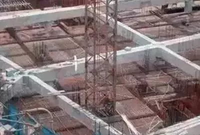 施工现场应布置几台塔吊？在什么位置？看完全明白了