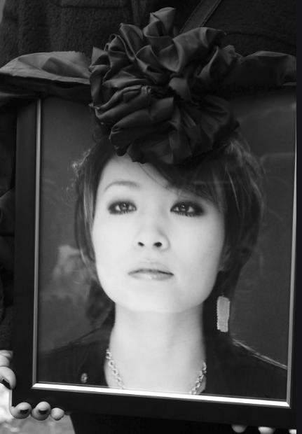 [陈琳]凌晨2点, 杨坤搭档\戴着口罩, 穿着红鞋\, 惨死草丛, 尸检报告藏真相?