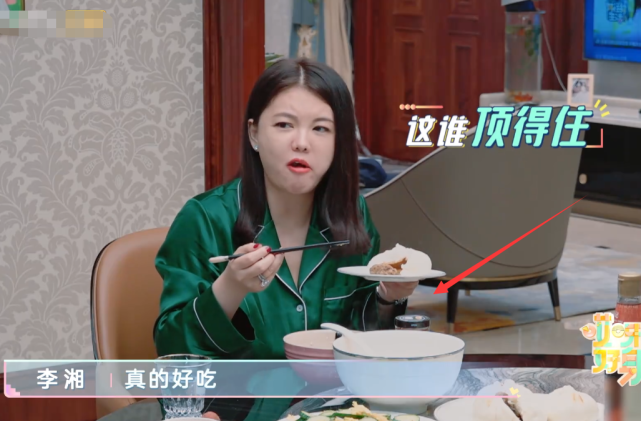 李湘|难怪李湘会一直发胖，看到她吃饭用的碗用多大，她不胖该谁胖？