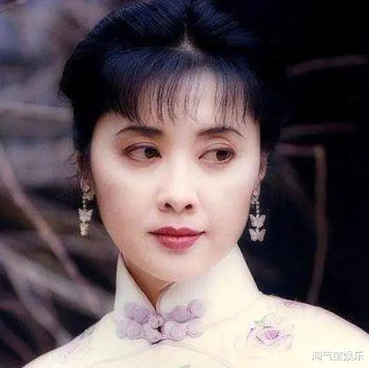 |曾被誉为“中国第一美女”，结婚两次却未生子，今66岁优雅老去