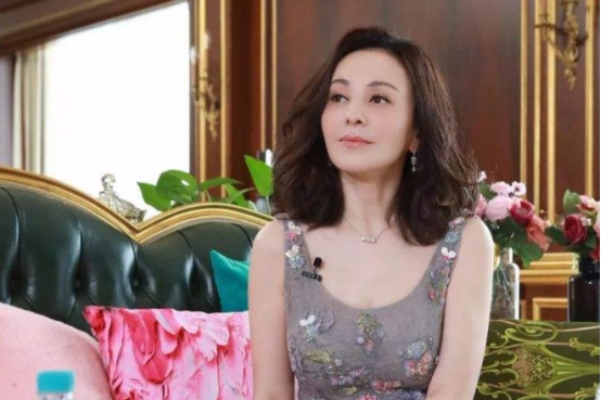 王琳：颜值十年如一日的明星，50岁的王琳看似少女，她因身材上热搜