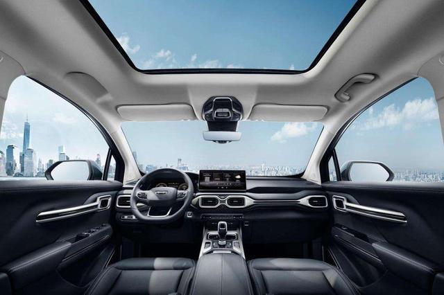 「吉利」超越汉兰达的超长轴距，车长4米8，自带2。2米大床，吉利的硬汉SUV