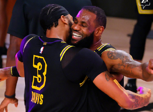 湖人队|湖人节末发力，热火被瞬间击溃！霍华德缔造历史，詹眉合砍27分