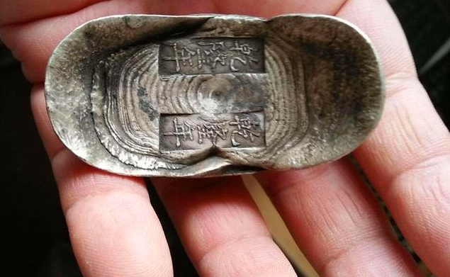 颜夕趣史|村民盖房挖到银子，被要求无偿上交，最终结局如何？