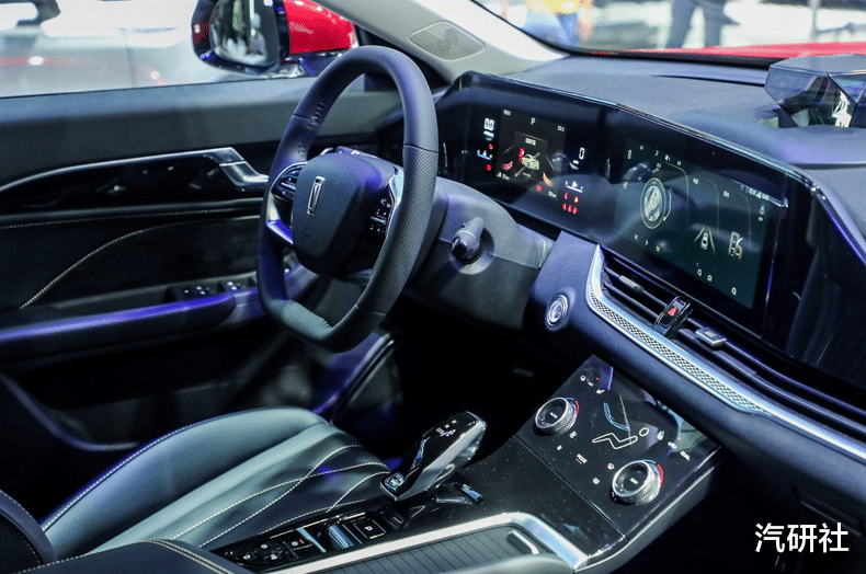 轿车|剑指吉利星瑞，颜值科技是亮点，全新B70预售10.99万起