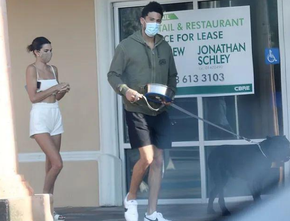 布克|詹纳真的失守了！布克直接扒在了她的身上！西蒙斯一定要坚强啊