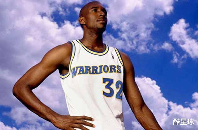 「史密斯」力压加内特当选NBA状元，却被暗箱操作毁掉生涯，如今几乎破产