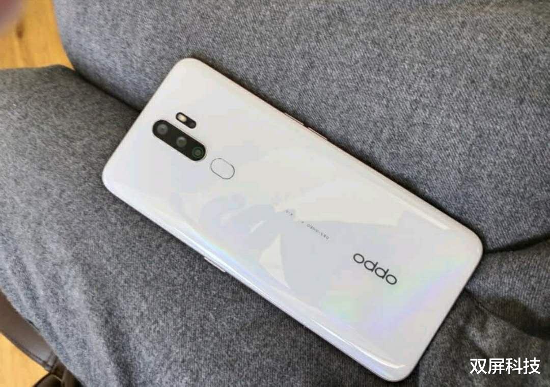 「华为荣耀」跌至849元,5000mAh大电池+AI四摄,OPPO百元机