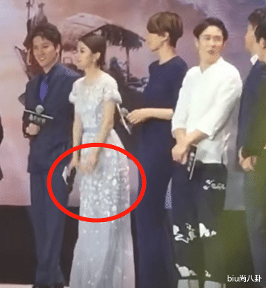 『肖战』赵丽颖以为镜头没拍她,看到放松下的站姿,“真实仪态”藏不住了