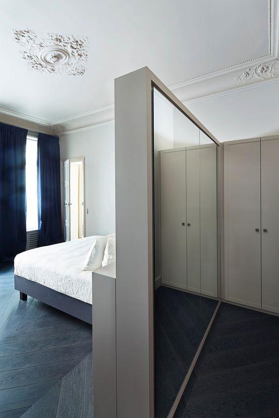 「衣帽间」直到完工才知道媳妇多有眼光，床头做书房，中间隔断半墙半玻璃！