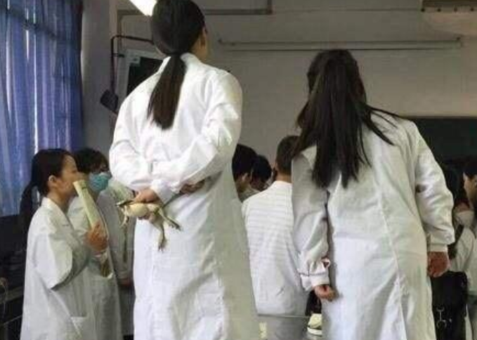 高校|大学中“美女偏多”的4大专业，适合男生报考，就业交朋友都不愁