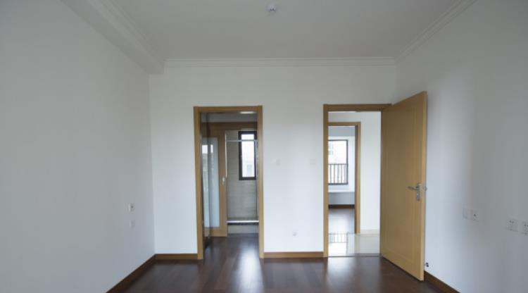 ##刚交钥匙的精装房，128㎡四室两厅，全屋只刷大白墙干净又清爽