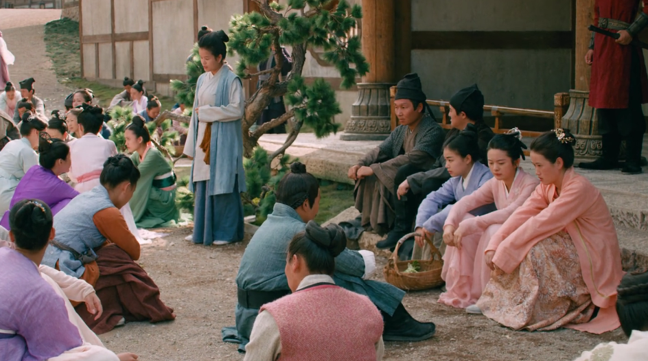 #传闻中的陈芊芊#《传闻中的陈芊芊》正在热播,网友喊话郑业成,你看人家抱的多轻松