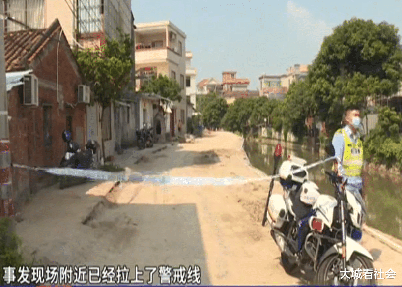 大城看社会|广东佛山：搅拌车掉落河里，司机不幸身亡，村民猜测是超载