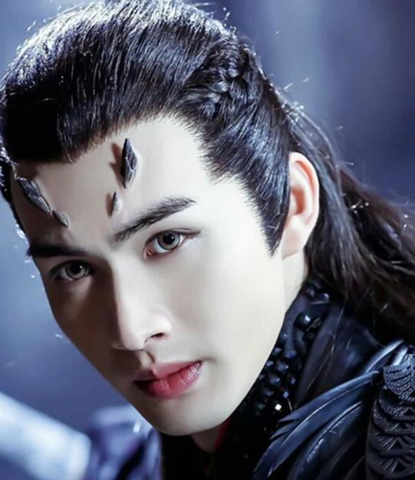 『凉凉』杨幂旗下力捧的“四大男神”，有3人已经走红，只有1人“凉凉”