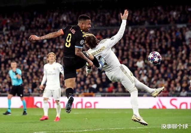 热苏斯|英超第一人成鸡肋！瓜帅重用他三冠王梦碎 取代阿圭罗成笑话