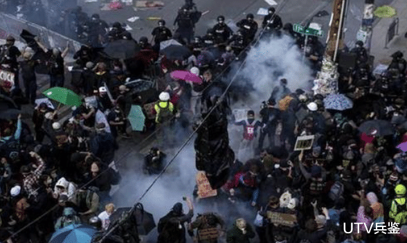 #罗志祥#美首个独立地区局势不妙！大量不明身份者持枪警戒，火力远超警察