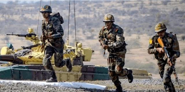 印度|印度士兵再次越境挑衅，边防警察鸣枪警示：动一步腿给你打断！