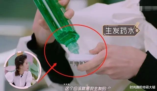 郑爽▲何炅展示发际线 这大脑门和和杨幂有的一拼！明星的发量是个谜