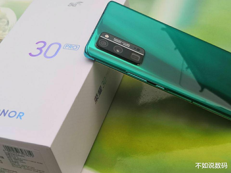 华为荣耀|荣耀手机怎么选才对？这三个系列可以闭眼买，这个系列千万别碰！