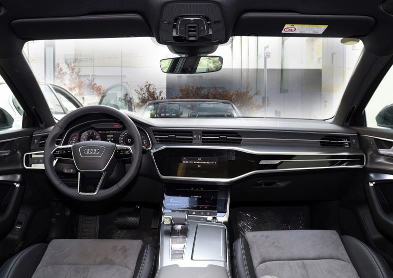 奥迪A6L@奥迪终于接地气了！全新A6L配置新升级，价格同样惹人爱