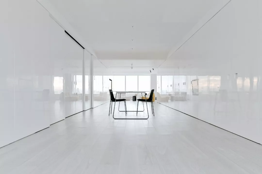 洁癖小哥的200㎡独居豪宅：智能控制家里一切，连狗都是电子的