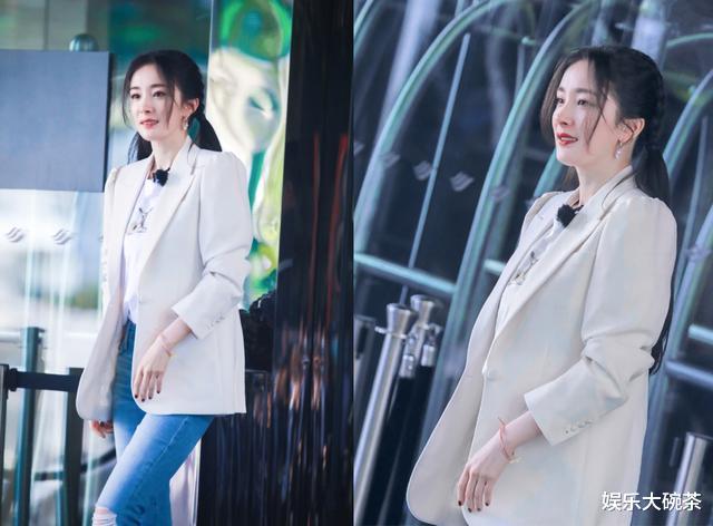 『杨幂』复工的杨幂好少女，双马尾白西装清爽可人，波浪卷小黄衫温柔明媚