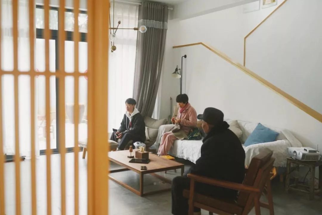 今年过年，如何让父母实现住房自由？三个年轻人用极低成本做到了