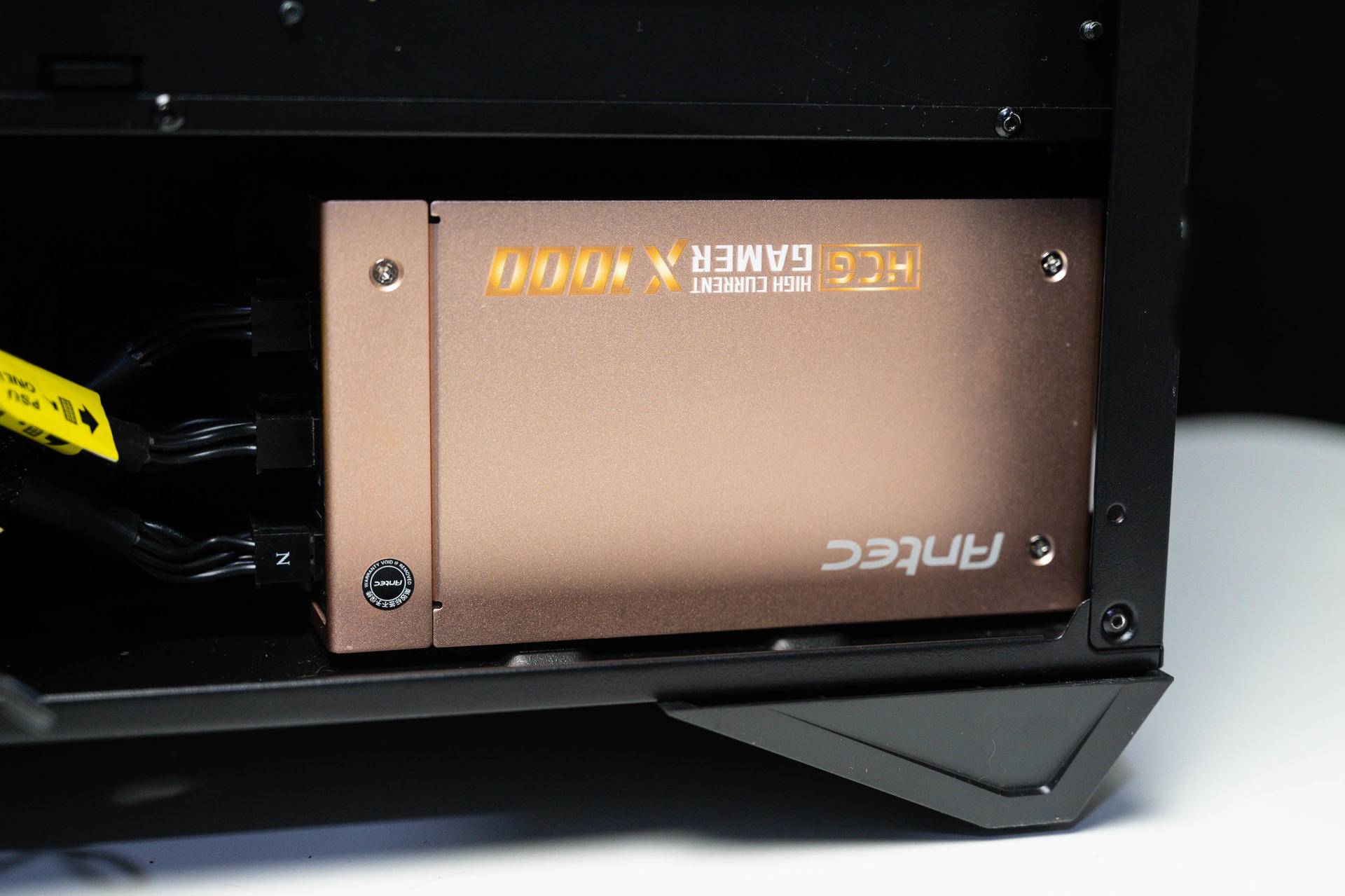 VR|微星氪金枪新品，MPG GUNGNIR 110R中塔机箱