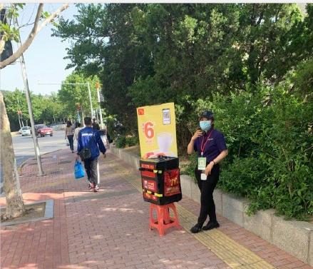 「麦当劳」连摆地摊都要和麦当劳肯德基竞争,餐饮人真的太难了