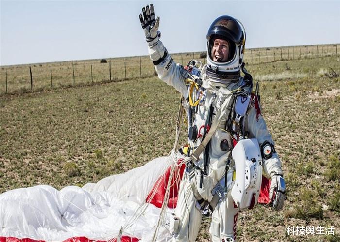 []史上最疯狂的跳伞运动员，从3.9万米高空一跃而下，打破世界纪录！