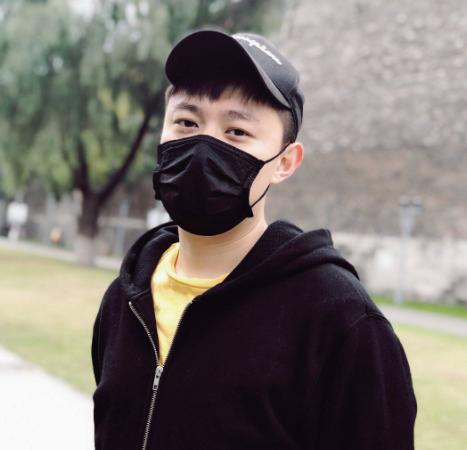 怪不得观众会叫他"奶东",就是因为那场卖萌的表演,让观众觉得这个演员