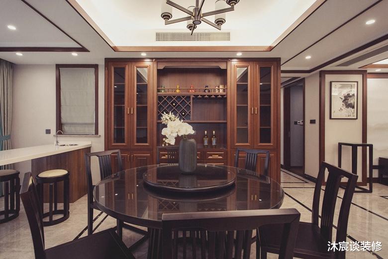 |三代同堂住新中式大平层,室内古朴温馨,沉稳大方,让人安逸舒适