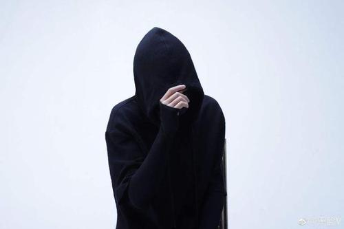 抖音|从不露脸却吸粉3000万，首次直播险翻车